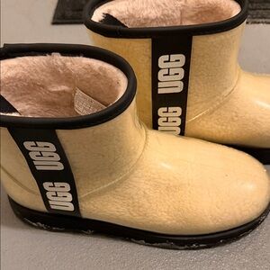 UGG Women's Yellow Winter Boots